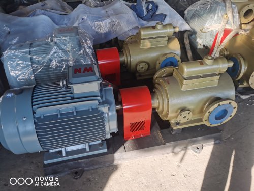 保溫(wen)螺杆(gan)瀝青(qing)泵